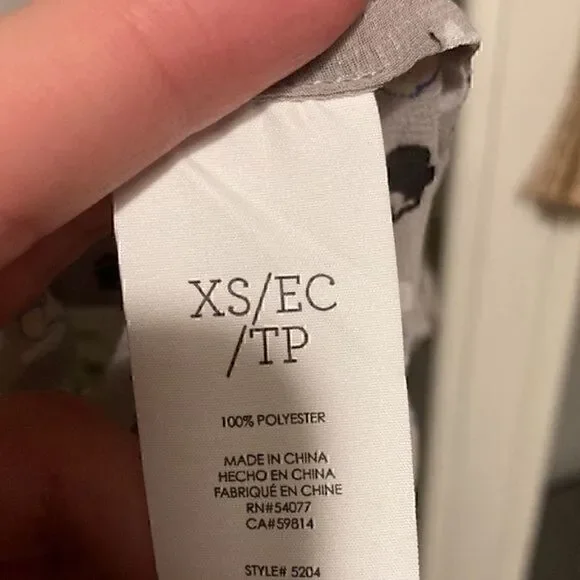 Cabi XS polyester button down blouse C - Picture 7 of 7